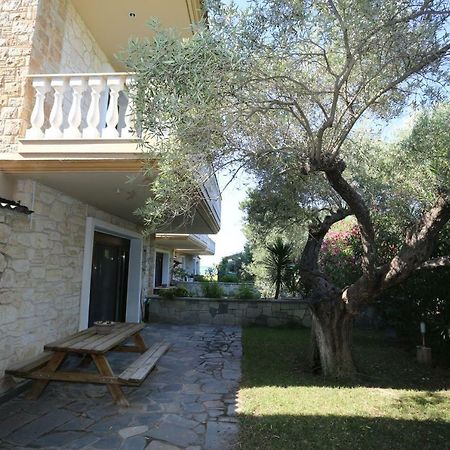 Villa Argo 3 - Beachfront, Big Gardens, Location! Pefkochori Exteriör bild