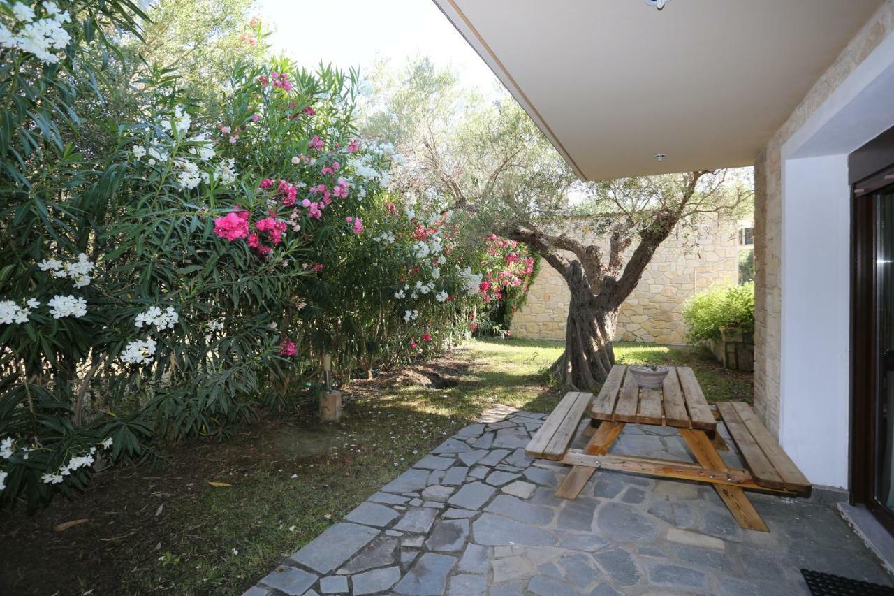 Villa Argo 3 - Beachfront, Big Gardens, Location! Pefkochori Exteriör bild