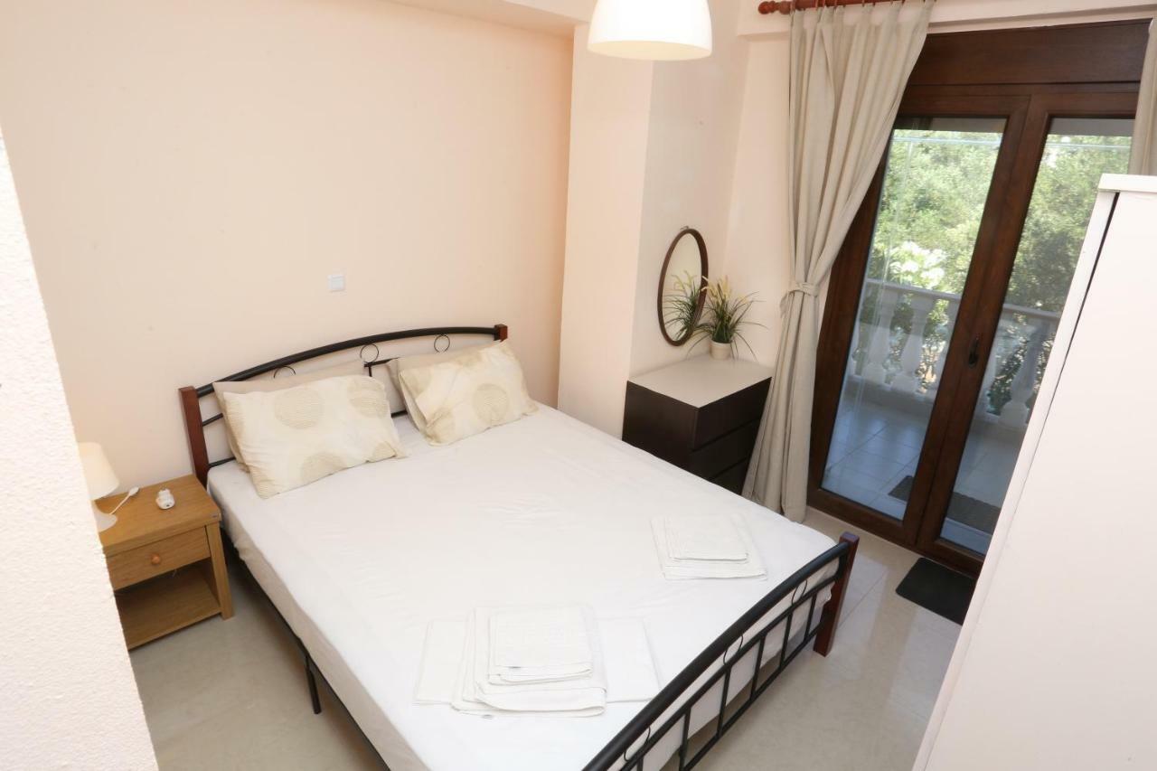 Villa Argo 3 - Beachfront, Big Gardens, Location! Pefkochori Exteriör bild