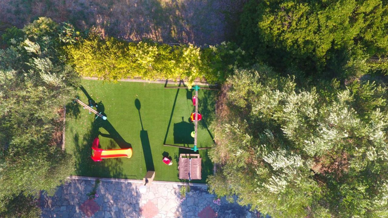 Villa Argo 3 - Beachfront, Big Gardens, Location! Pefkochori Exteriör bild