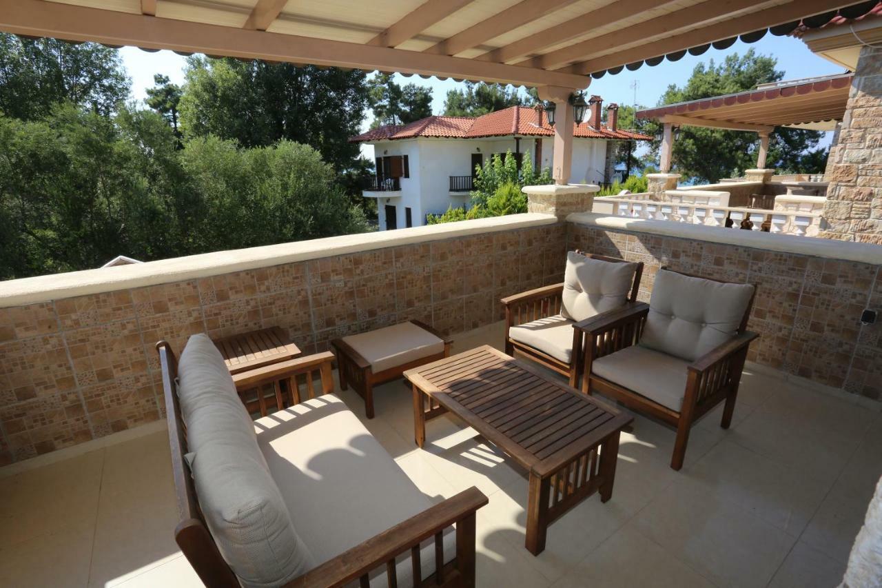 Villa Argo 3 - Beachfront, Big Gardens, Location! Pefkochori Exteriör bild