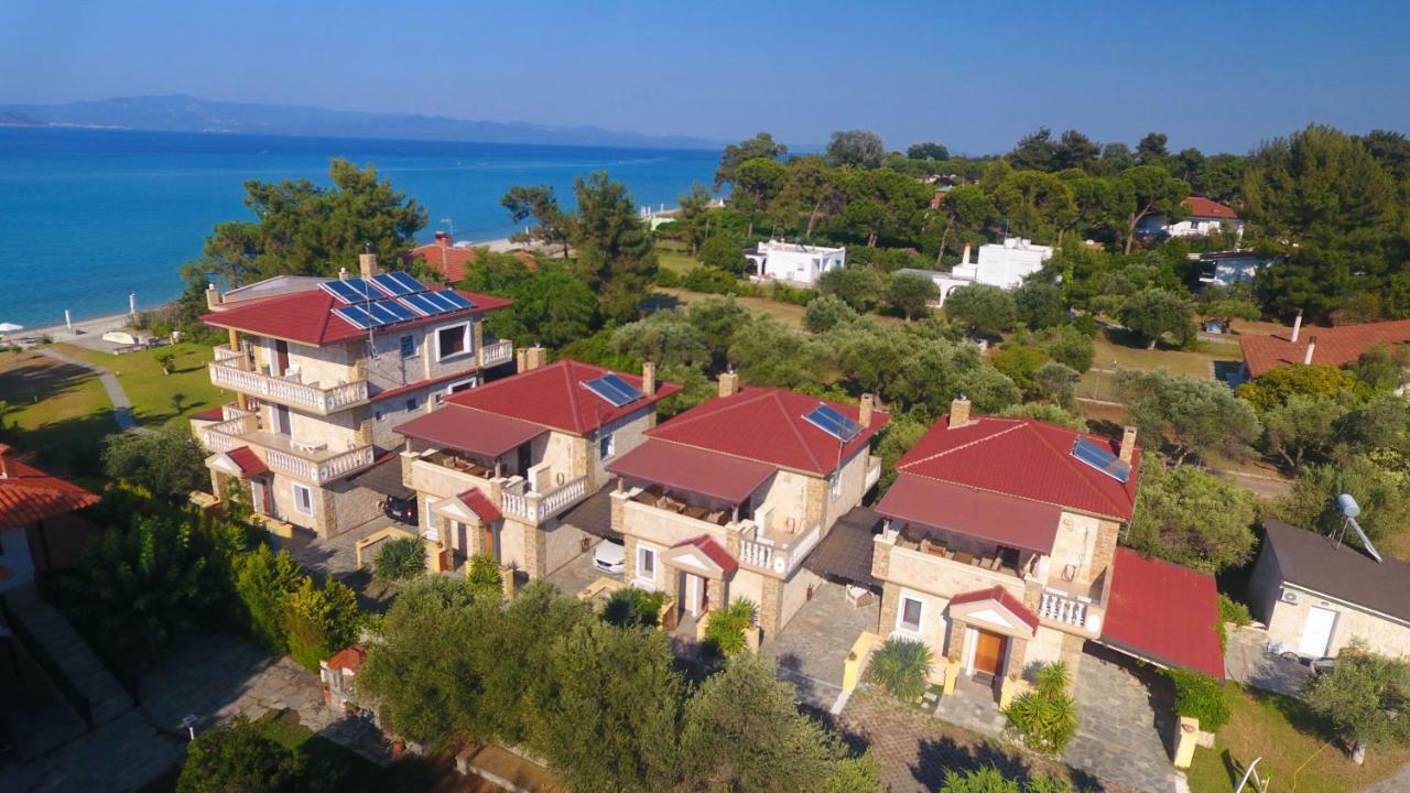 Villa Argo 3 - Beachfront, Big Gardens, Location! Pefkochori Exteriör bild