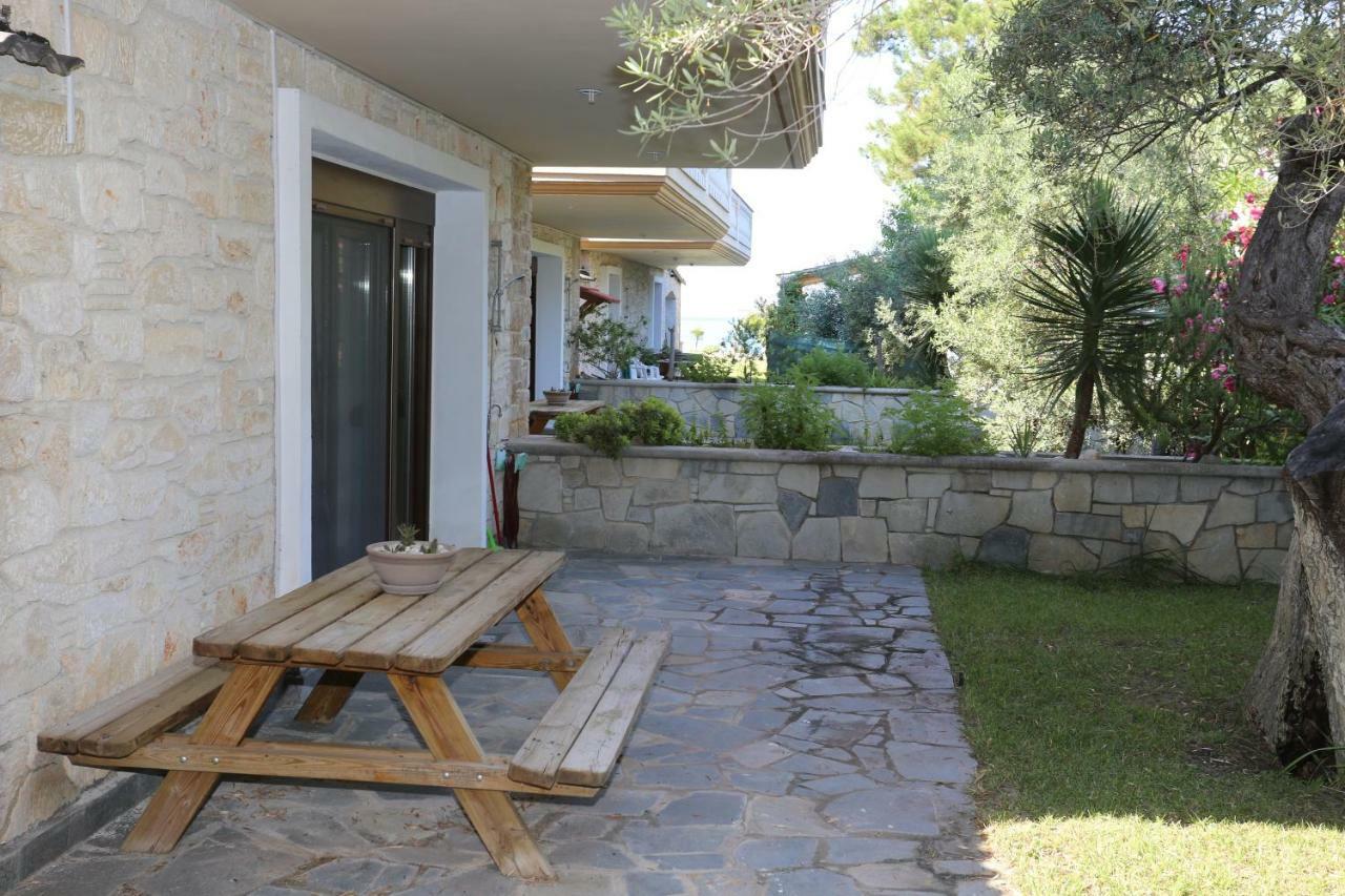 Villa Argo 3 - Beachfront, Big Gardens, Location! Pefkochori Exteriör bild