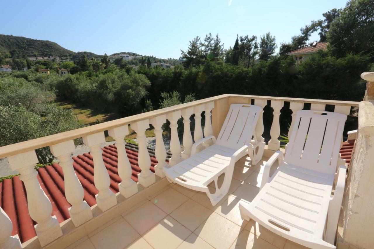 Villa Argo 3 - Beachfront, Big Gardens, Location! Pefkochori Exteriör bild