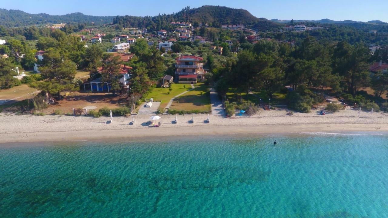 Villa Argo 3 - Beachfront, Big Gardens, Location! Pefkochori Exteriör bild
