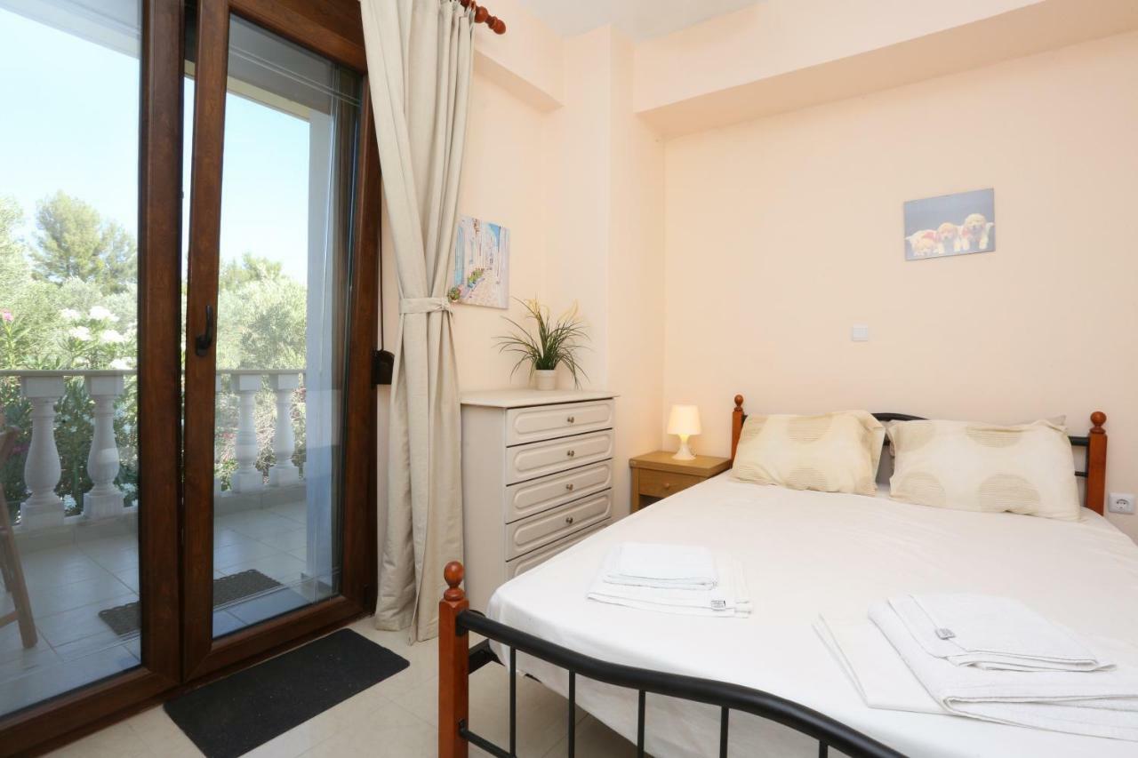 Villa Argo 3 - Beachfront, Big Gardens, Location! Pefkochori Exteriör bild
