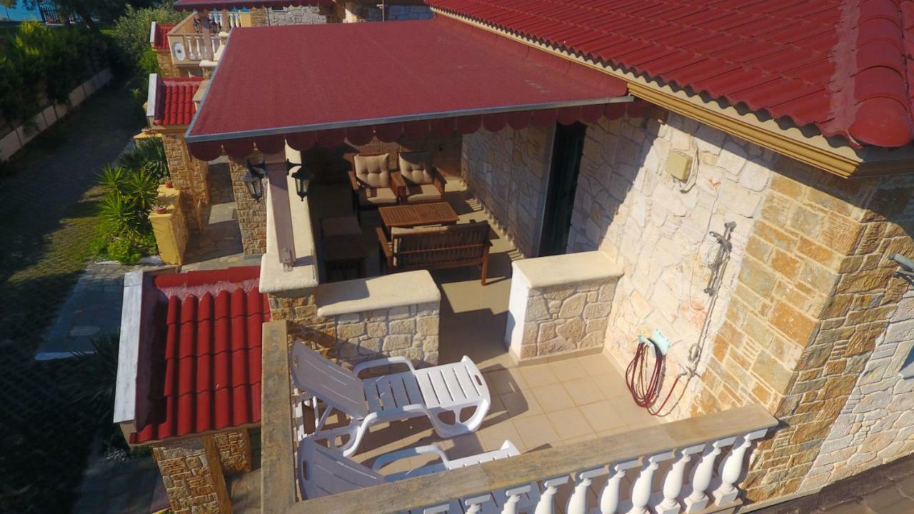 Villa Argo 3 - Beachfront, Big Gardens, Location! Pefkochori Exteriör bild