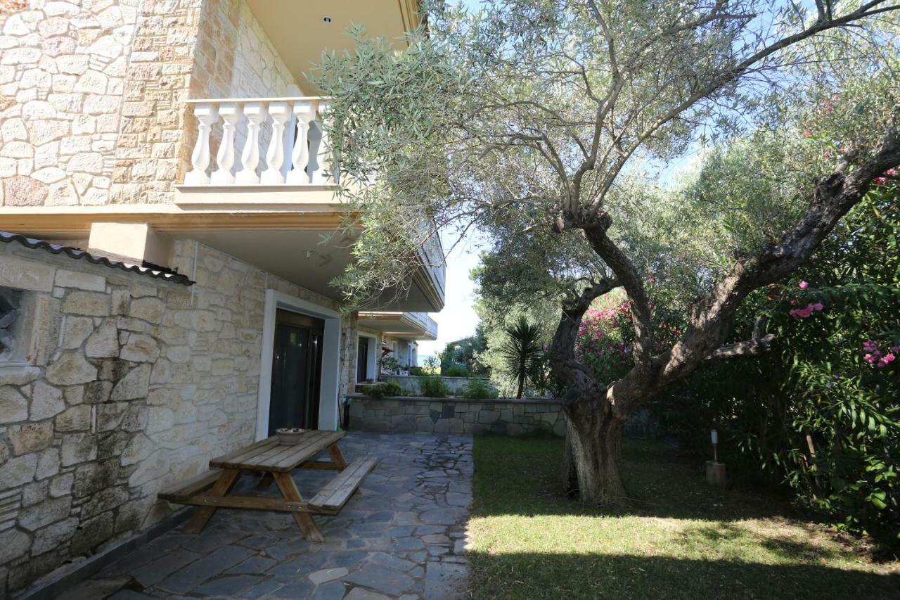 Villa Argo 3 - Beachfront, Big Gardens, Location! Pefkochori Exteriör bild