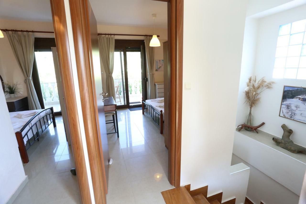 Villa Argo 3 - Beachfront, Big Gardens, Location! Pefkochori Exteriör bild