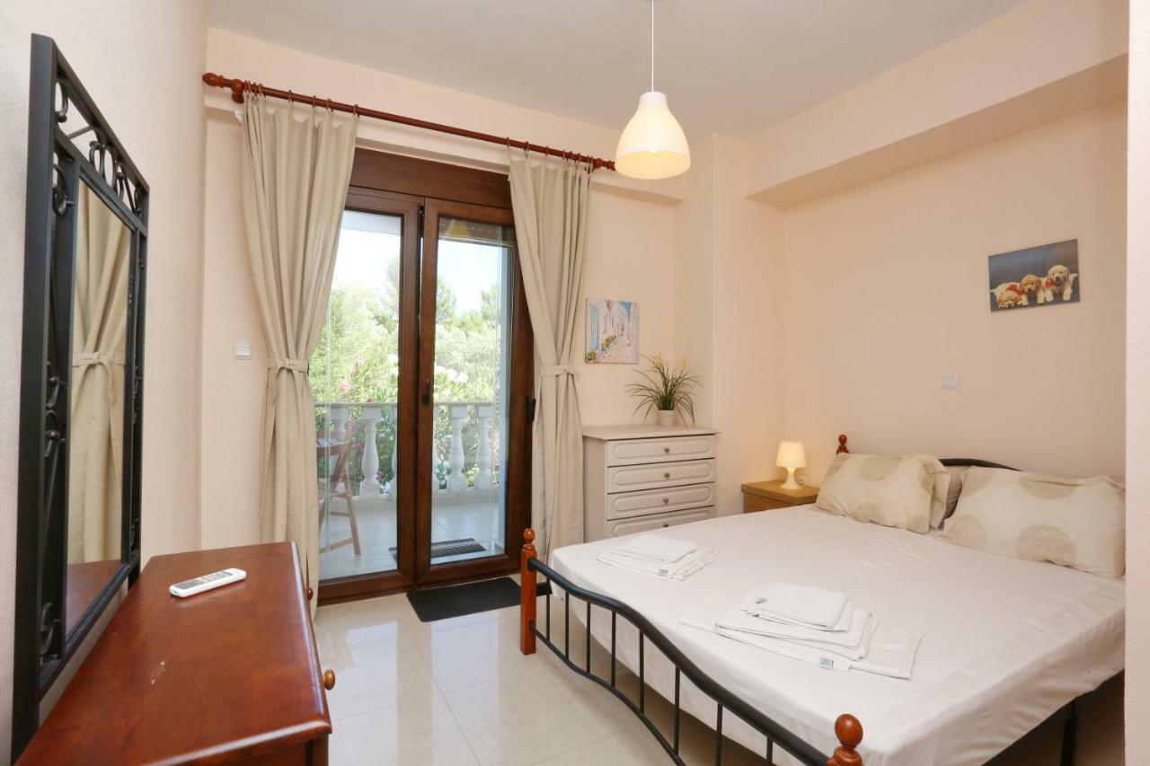 Villa Argo 3 - Beachfront, Big Gardens, Location! Pefkochori Exteriör bild